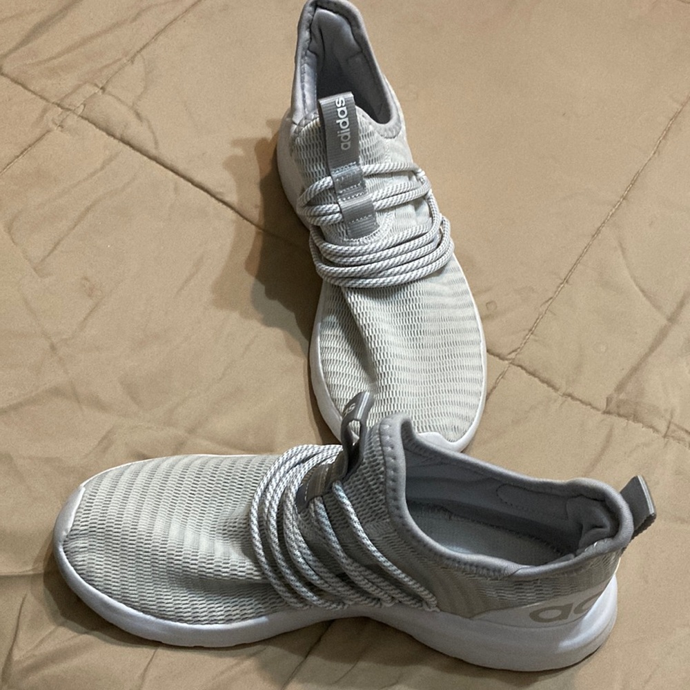 White 7.5 Adidas sneakers